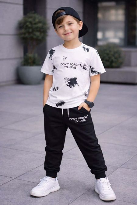 Stylowy komplet chłopięcy – T-shirt i joggery