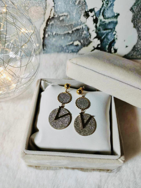 Kolczyki wiszące litera V